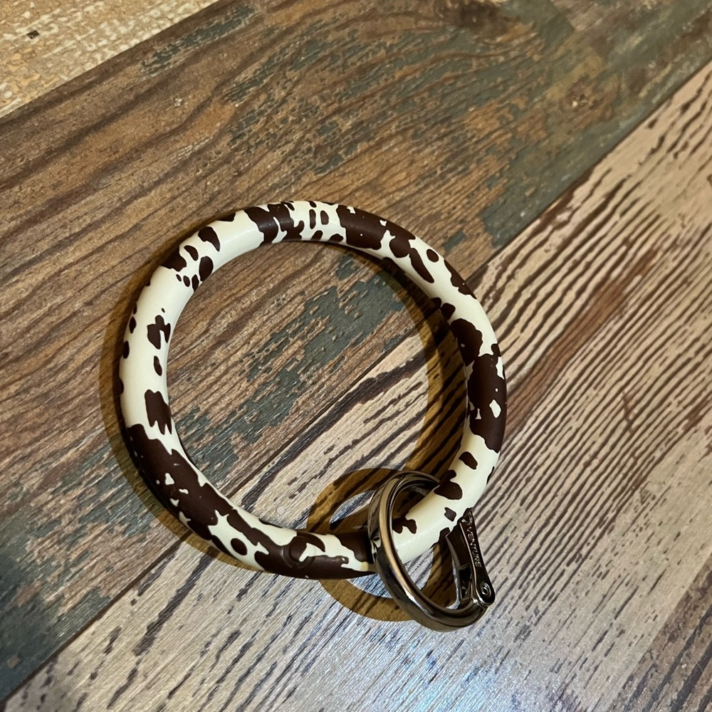 Super cute brand new Oventure O ring!